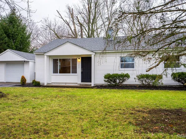 37955 Emery St, Clinton Township, MI 48036