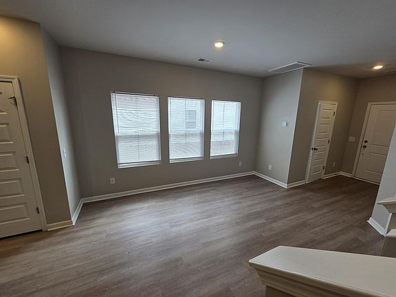 3rd image of 8034 Reagan Way
