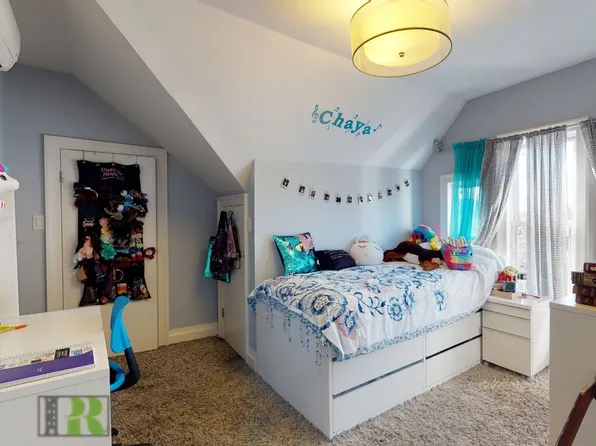 669 East 2nd Street image 4 of 44