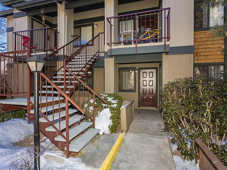 University Square Apartments — Photo 32