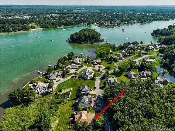 3rd image of 62 Chateaux Du Lac