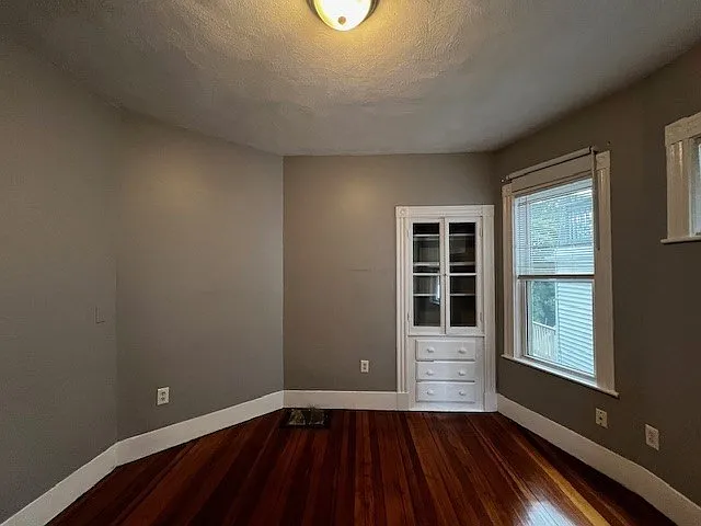 3 bed, 9999 sqft, $3,875 — Photo 2