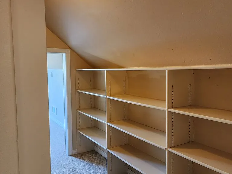 1592 Kingston Way — Photo 29