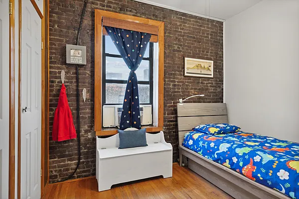 Sold by Compass | media 6