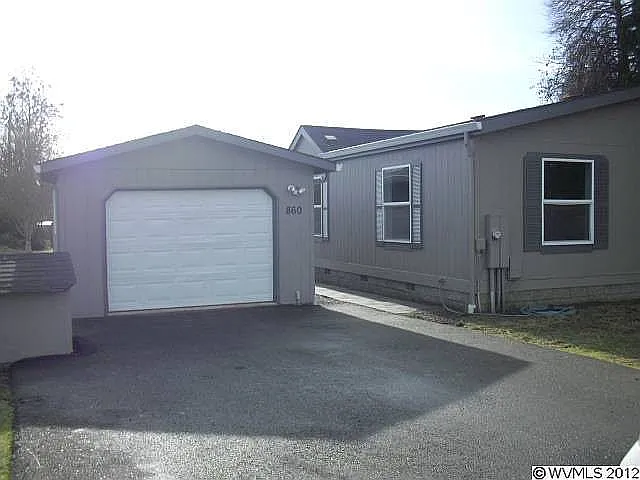 860 Wassom St photo 1