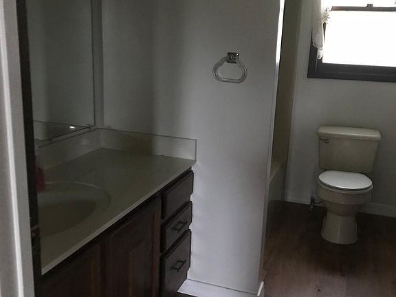 4th image of 1740 W Locust St