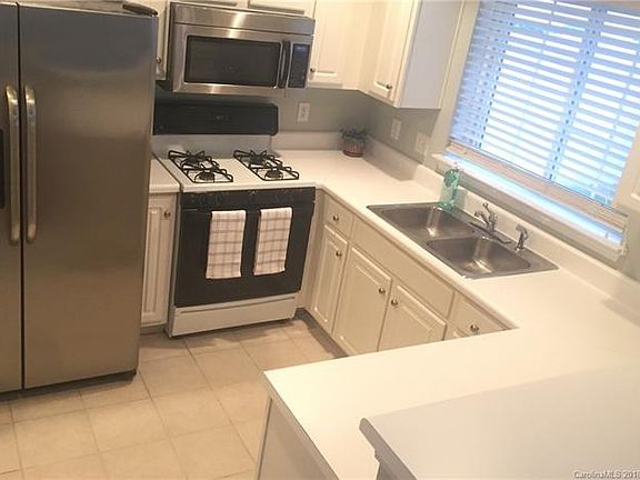 4th image of 8918 Meadowmont View Dr