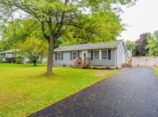 9 Brookview Dr, Macedon, NY 14502