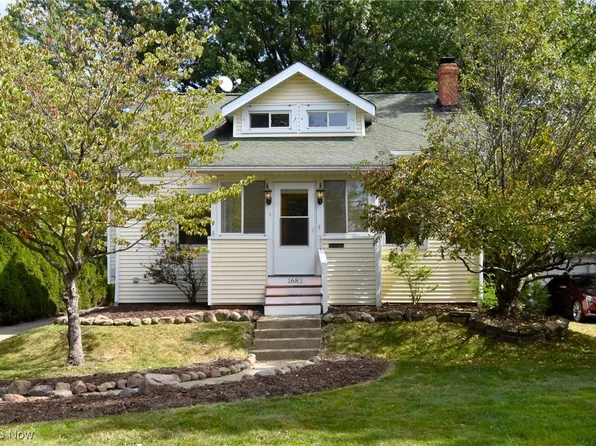 1683 Sunview Rd, Lyndhurst, OH 44124