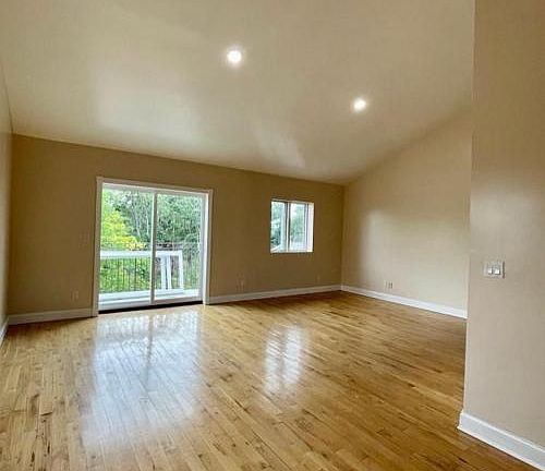 2nd image of 2730 Schurz Ave #3