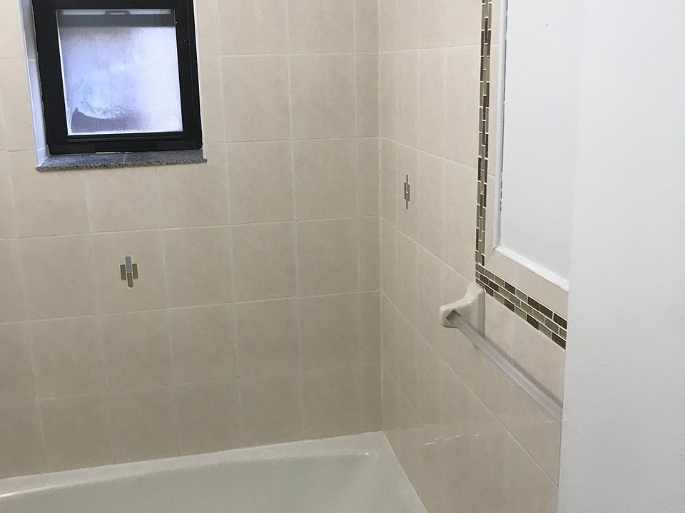 1st image of 21610 N 1st St #1