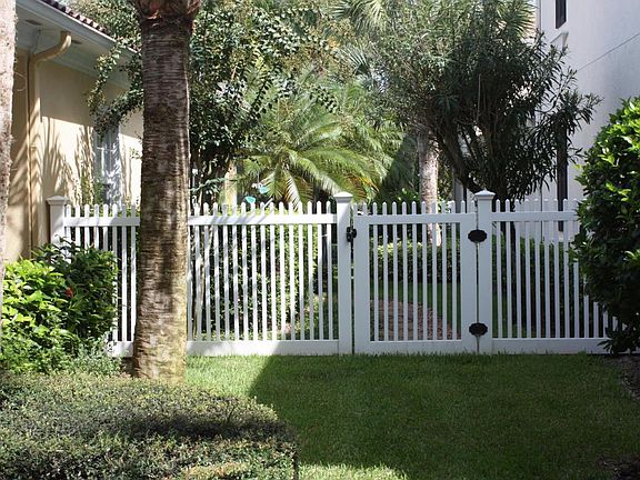 Side Gate