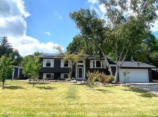 54 Hickory Dr, Lindenhurst, IL 60046