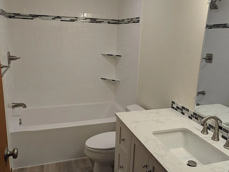 2136 NW Jetty Ave — Photo 3