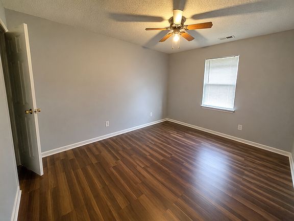 4th image of 137 Angela Dr APT B