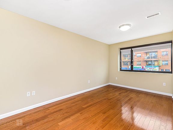 4th image of 172-16 Jamaica Ave #2B