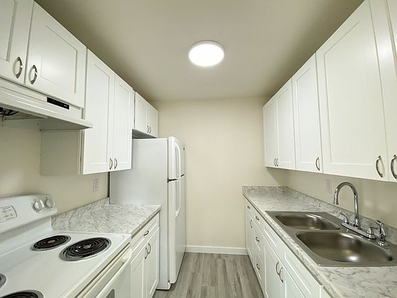 5th image of 702 S Oakes St APT 6