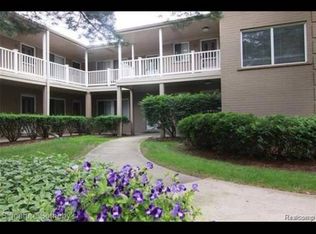 475 S Adams Rd APT 14, Birmingham, MI 48009