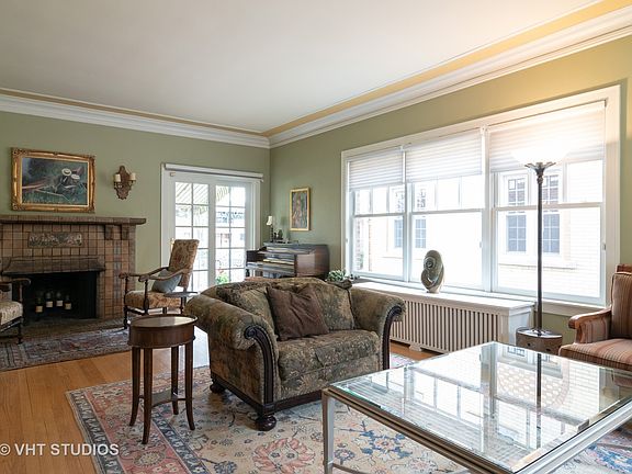4th image of 1027 N Oak Park Ave