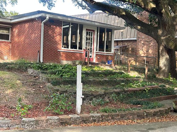 2nd image of 1700 Seacliffe Dr