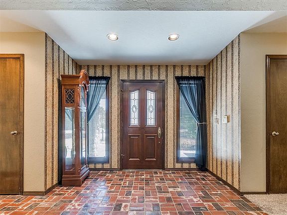 4th image of 1201 Fox Bluff Ct