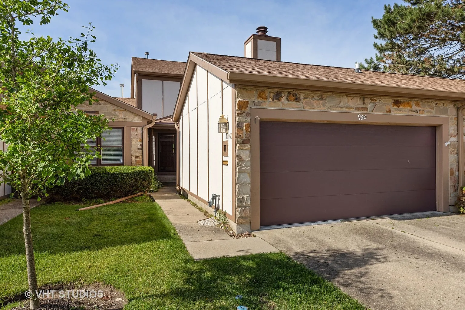 950 Wheaton Oaks Dr photo 1