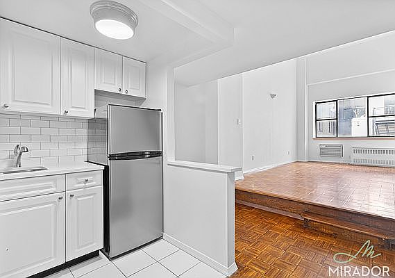 5th image of 27 W 16th St APT 5A