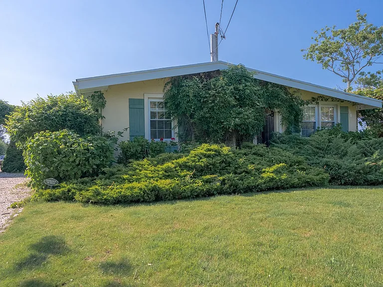 37 E Shore Dr — Photo 23