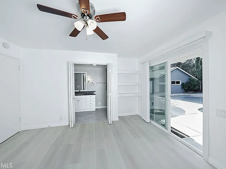 2149 Victoria Dr — Photo 25