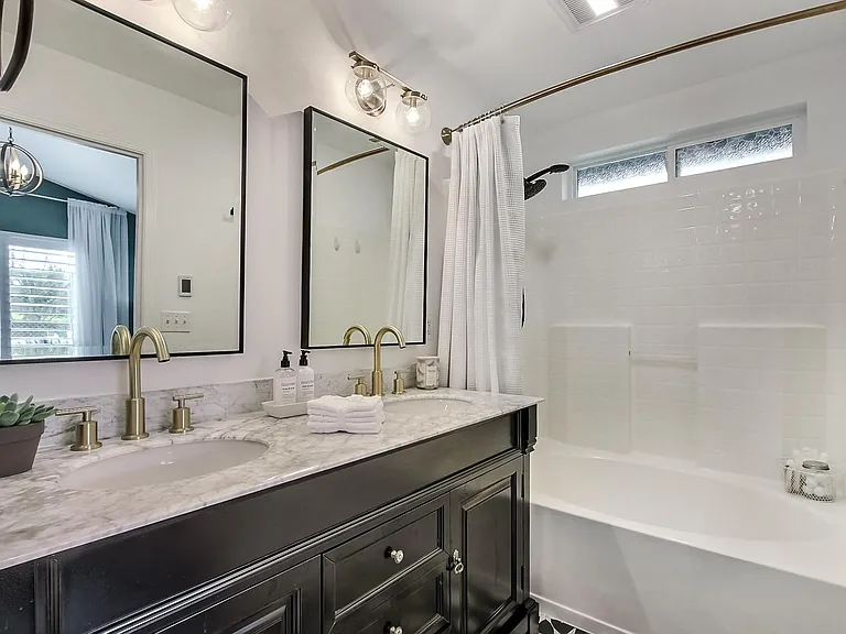 2285 Palisade Blvd — Photo 7