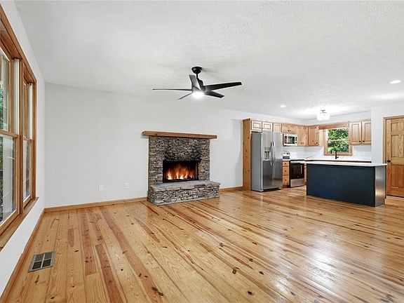 2nd image of 121 Maple Ridge Rd