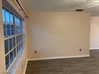 3rd image of 382 Ottumwa Ave
