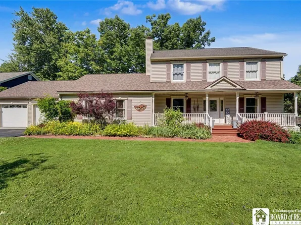10 Stoneman Ave, Lakewood, NY 14750