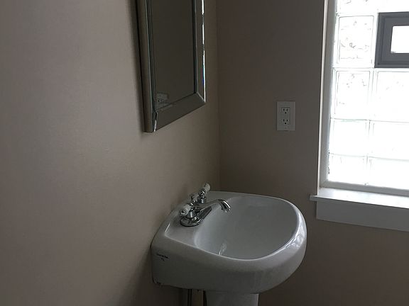 2nd image of 1371 Larkmoor Blvd