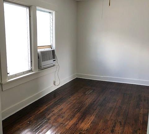 4th image of 127 N L St APT B