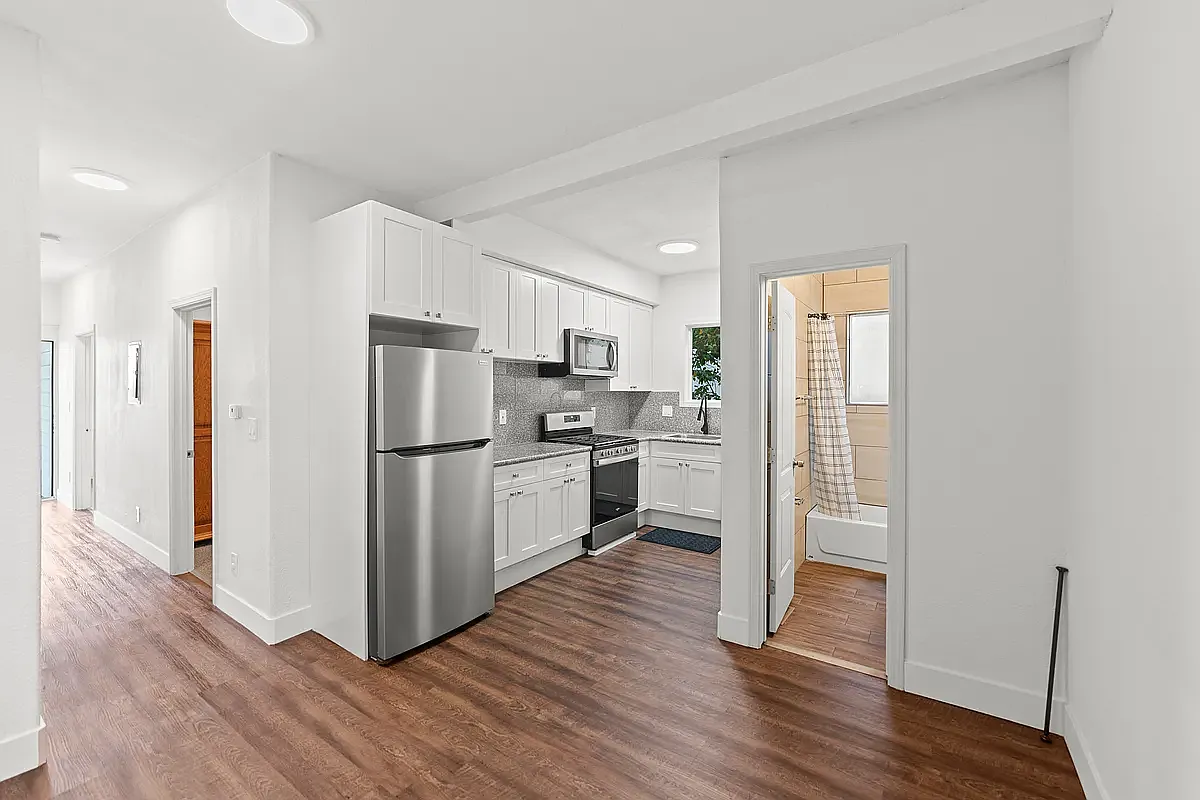 2 bed, 900 sqft, $1,799 — Photo 4