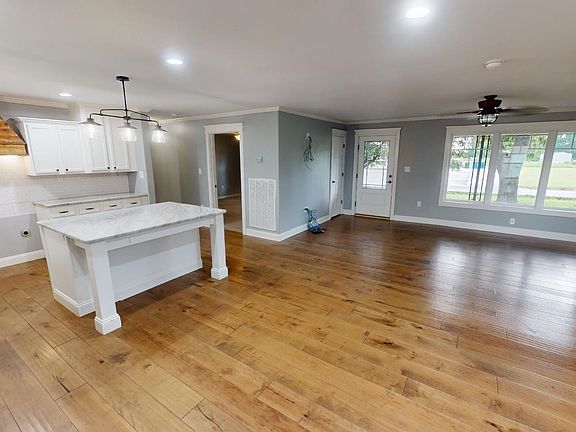 4th image of 166 Mimosa St