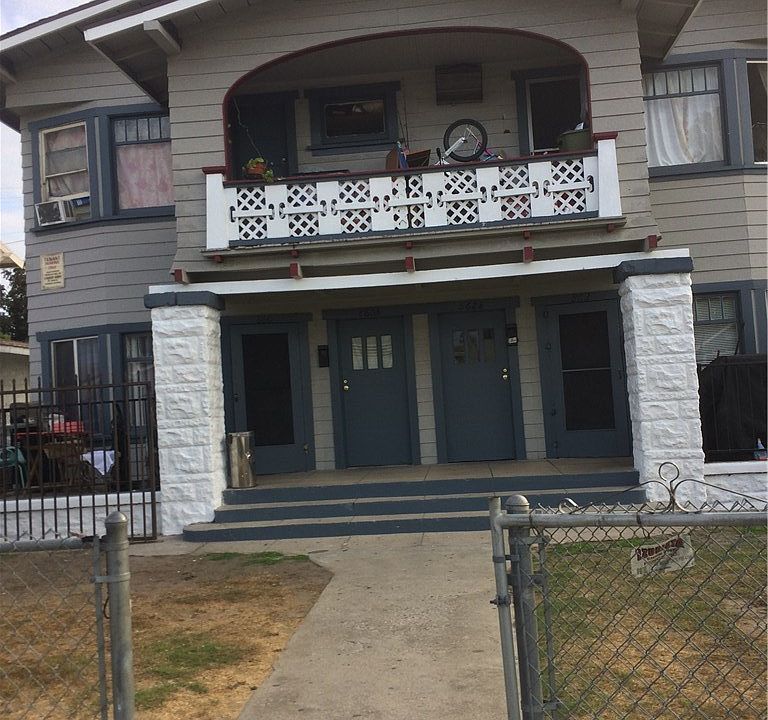 1st image of 860 W 47th St