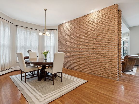 4th image of 813 W Oakdale Ave APT 2