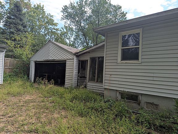 3rd image of 12924 Inverness Rd