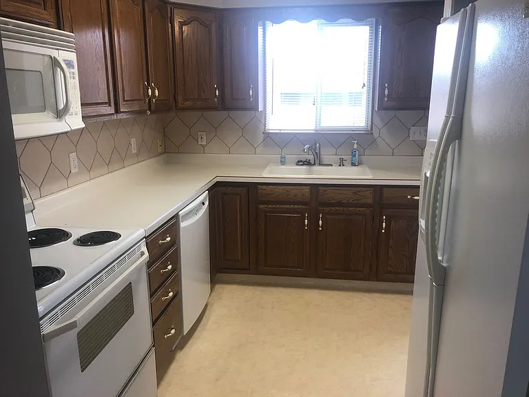 1417 W Charles St — Photo 2