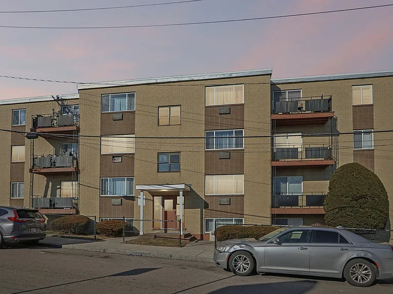 20 Thorn Street — Photo 1