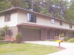 189 Country Club Dr, Clintonville, WI 54929