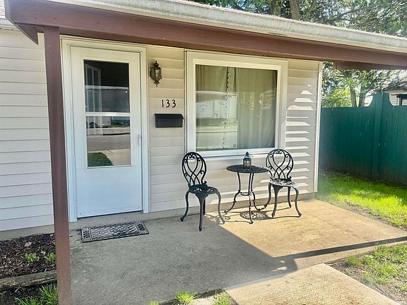 2nd image of 133 Tacoma Ave
