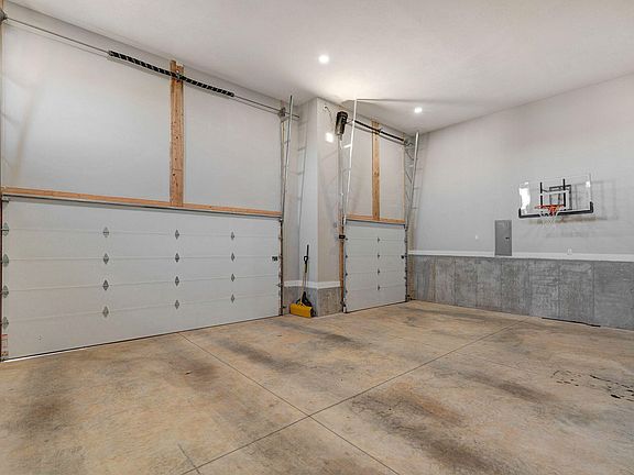 4th image of 348 W Monarchwood Drive