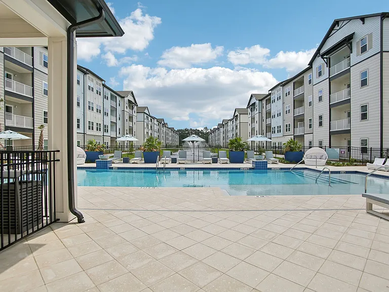 Avion Apartments — Photo 43