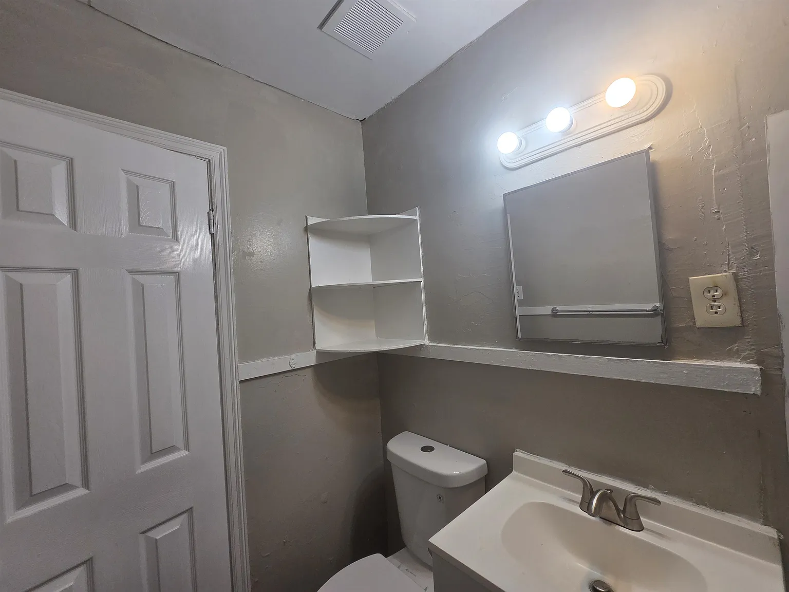 3 bed, 2.0 bath, 1032 sqft, $895 — Photo 3