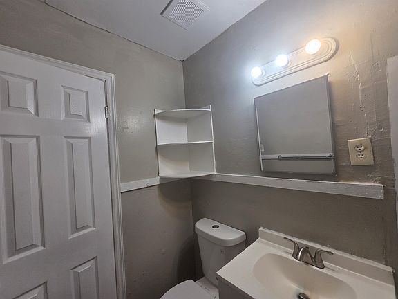 3rd image of 4047 Chelsea Ave