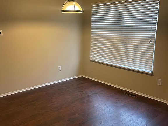 5th image of 23000 Poplar Dr