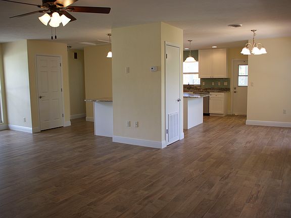 3rd image of 814 Harbor Dr S